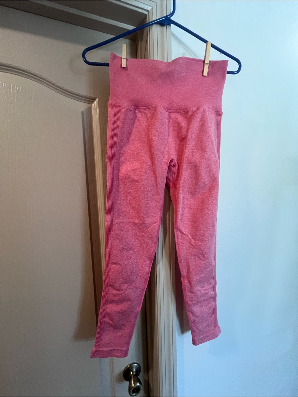 High-Waist Women’s Pink Seamless Active Leggings (give that booty a little lift)